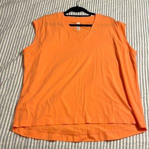 Athleta high low hem sleeveless shirt